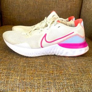 Women’s Nike Renew Tennis Shoes, Size 9.5.